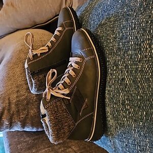 Reiker hunter green ankle boots. Sz 40, which is 8.5-9.